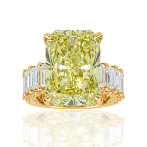 Bague SHREYA DIAM en or blanc 18 carats avec diamant de laboratoire jaune vif fantaisie taille radiant de 10,01 carats certifié IGI, clarté VS1 - Product Image 6