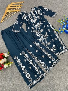 Présentation de la nouvelle rayonne belle Kurta et pantalon avec du fil à broder sur le haut et le bas robe décontractée entièrement cousue - Product Image 5