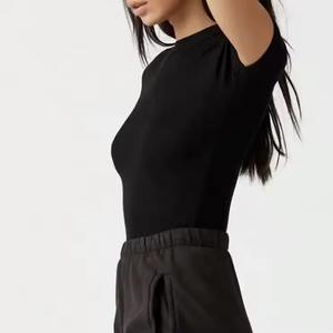 Camisetas informales de manga corta para mujer Camisetas ajustadas de color sólido de alta calidad para mujer en material de alta calidad personalizado OEM - Product Image 3