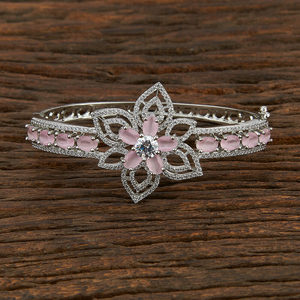 เพชรอเมริกันคลาสสิกชุบโรเดียม Kada พร้อมหินสีเขียวมีจําหน่ายในราคาสมเหตุสมผลสําหรับสุภาพสตรี - Product Image 5