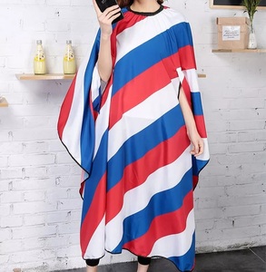 Cape de barbier en polyester imperméable mains libres - Product Image 3