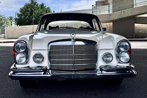 Mercedes-Benz 280SE 3.5 Coupé de 1970, Usado en Buen Estado, Versión Europea, con Título de California, Transmisión Manual de 4 Velocidades - Product Image 1
