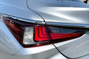 Lexus ES 350 FWD 2023 Usado en Excelentes Condiciones - Listo para Enviar - Product Image 5