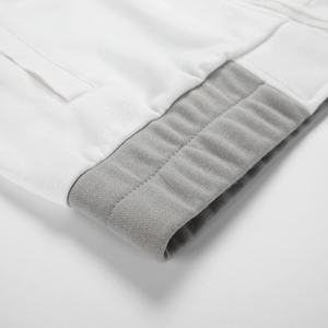 ชุดวอร์มผู้ชายคุณภาพสูง เป็นมิตรกับสิ่งแวดล้อม ผ้าฝ้าย 100% สไตล์เสื้อฮู้ด แบบสองชิ้น ออกแบบโลโก้ได้ตามต้องการ สวมใส่สบายสำหรับการฝึกซ้อม - Product Image 4