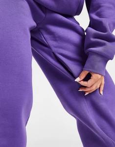 Conjunto Deportivo Cómodo para Mujer con Top Relajado, Sudadera y Pantalones Jogger a Juego - Product Image 5