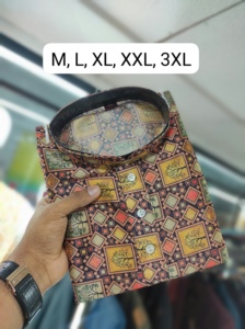 Collection Kurta en soie pure pour hommes Vêtements indiens et pakistanais formels et décontractés pour les fêtes et les vêtements de tous les jours - Product Image 4