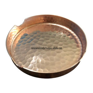 Cendrier rond en cuivre martelé de style vintage Plateau pour fumeurs durable et décoratif pour la maison, le jardin ou le bureau - Product Image 1