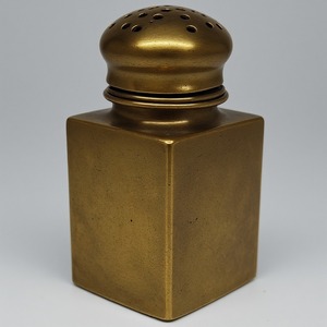 Molinillo de sal y pimienta de metal hecho a mano con acabado de pátina antigua martillada artesanal diseñado para comedor decorativo - Product Image 2