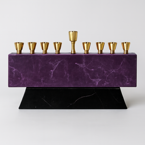 Menorá de Resina Colorida para Hanukkah con Portavelas Dorados, Elegante Diseño de Resina Arcoíris para Iluminar 8 Días de Hanukkah - Product Image 3