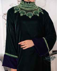 ชุดอาบายะห์แบบยาวคลุมพื้น ผ้ากำมะหยี่โพลีเอสเตอร์เนื้อแน่น ประดับลูกปัดและคริสตัล งานฝีมือ น้ำหนักเบา เหมาะสำหรับงานเลี้ยงตอนเย็น สไตล์อิสลาม พร้อมผ้าคลุมศีรษะ (ฮิญาบ) - Product Image 4