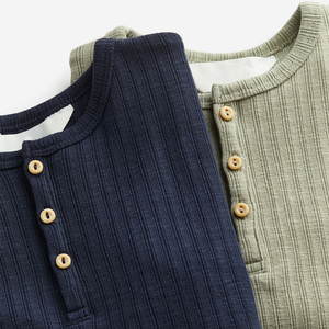 Camiseta de cuello redondo de poliéster personalizada al por mayor para niños, camiseta de manga corta con ribete de contraste liso, estilo informal, talla infantil - Product Image 3