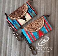 Pochette en cuir usiné aztèque faite à la main élégante femmes couverture de selle portefeuilles en cuir pochette de bracelet en cuir usiné de haute qualité