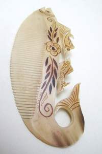 UTILISATION DES COULEURS CORNE BUFFALO PEIGNES EN GROS Peignes en corne antistatique naturels pour les cadeaux de vacances par l'artisanat en croissant - Product Image 2