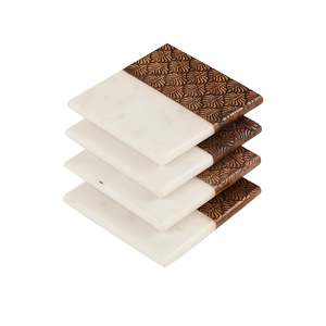 Dessous de verre élégant carré en marbre naturel incrusté de deux tons avec accent artistique en bois gravé pour la décoration intérieure et la protection de la table - Product Image 2