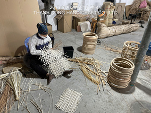 โกศเคลือบไม้สำหรับขี้เถ้าของมนุษย์กล่องเผาศพแบบแฮนด์เมดของเวียดนาม - Product Image 3