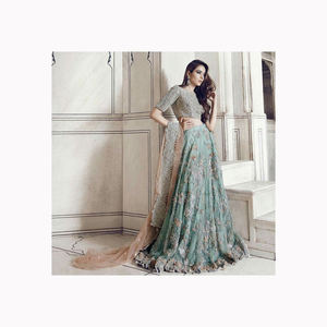 Vêtements pakistanais de qualité supérieure et abordables pour femmes Top travaillé en diamant avec contraste Dupatta pour les occasions de mariage au meilleur prix - Product Image 6