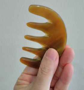 Peigne en corne de buffle antistatique fabriqué à la main pour un usage domestique Outil de soin naturel pour la barbe et les cheveux Option de logo personnalisé - Product Image 2