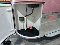 Remorque pour chevaux à chargement par le haut (2/3/4 chevaux) avec espace de vie, semi-suspendue, capacité de charge 2400 kg, personnalisable