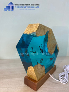 Art océanique en résine époxy fait main avec base en bois, technique de glaçage, forme irrégulière, décoration de table côtière, fabriqué au Vietnam - Product Image 2