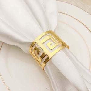 Décoration de table de salle à manger sur mesure Vaisselle de luxe semi-circulaire Rond de serviette en vrac bon marché en laiton plaqué or de mariage de haute qualité - Product Image 2