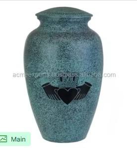 Juego de tres urnas de latón para mascotas con diseño de huella de pata para recuerdos y recuerdos de mascotas - Product Image 5