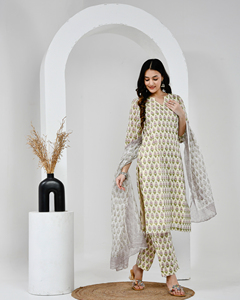 Conjunto de traje de algodón con estampado floral hecho a mano, ecológico, informal, de verano, para mujer, con dupatta. |   Ropa Étnica Elegante |   Suministro al por Mayor - Product Image 2