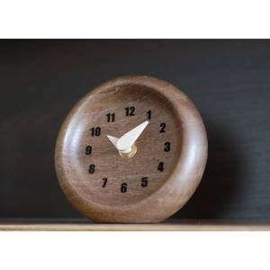 La rica textura de madera del reloj crea una estética calmante y natural que mejora el ambiente general de una habitación. - Product Image 5