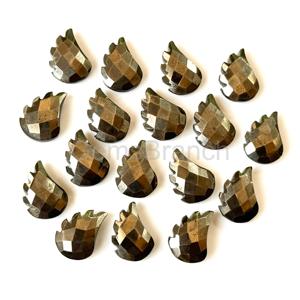Perles de pierre de pyrite naturelle en forme de feuille sculptées à la main pour la fabrication de bijoux, pierres de pyrite, briolette en gros, 11x15mm - Product Image 6