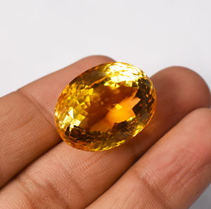 Citrine naturelle dorée ovale facettée couleur or 24X19X16 mm 52,94 carats - Product Image 4