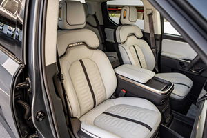 Rivian R1T Adventure Edition 2023, Motor Cuádruple, Tracción en las Cuatro Ruedas, Paquete de Batería Grande, El Cap Granite - Product Image 3