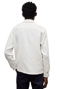 Camisa cómoda de manga larga de marca personalizada sólida arrugada 100% algodón suave y ligera de corte regular de alta calidad para hombre precio al por mayor - Product Image 4