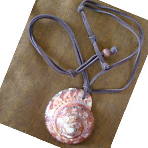 Collar Turbo con Cuentas de Concha Rosa Texturizadas, Corte con Motivo de Concha Marina, Joyería para Regalos - Product Image 2