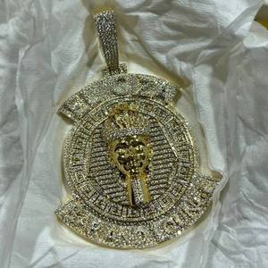 Collar con Colgante de Moissanita Estilo Hip Hop, Corte de 10 Quilates, Joyería de Alta Gama, Regalo para Hombre y Mujer, Plata de Ley 925 con Engaste de Garra Dorada - Product Image 2