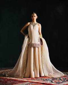 Ropa DE BODA Look de fiesta Crape francés Secuencia de codificación pesada Bordado Top de trabajo y Palazzo con borde de encaje bordado Dupatta - Product Image 1