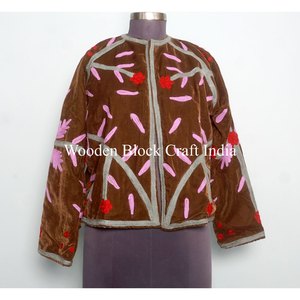 Veste en velours tricoté en coton brodé floral en gros, écologique, pour femmes, faite à la main, style suzani, manteau d'hiver ethnique pour femmes - Product Image 4
