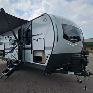 Autocaravanas de Acero/Aluminio para 4-6 Pasajeros, con Aire Acondicionado, Cocina y Agua, Listas para Acampar - Product Image 1