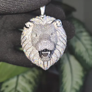 Colgante de Cabeza de León de Plata Hecho a Mano, Acabado Brillante de Plata de Lujo, Colgante de Animal de Plata Real - Product Image 1