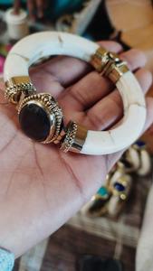 Brazalete de Latón con Incrustaciones de Hueso, Joyería de Moda de la Mejor Calidad, Hecho a Mano, Elegante, Color y Tamaño Personalizables, Regalo para Fiestas y Bodas - Product Image 3
