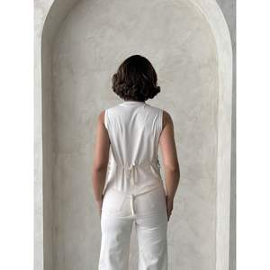 Camiseta informal con detalle de encaje de perlas para mayor comodidad y estilo - Product Image 1