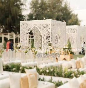 เสาแต่งงานแบบตัดเลเซอร์สีขาวหรูหรา สไตล์วิคตอเรียน กำลังเป็นที่นิยมในสหราชอาณาจักร  ทำจากโลหะทนทาน พร้อมตกแต่ง  จัดวางได้ในแคลิฟอร์เนีย - Product Image 3