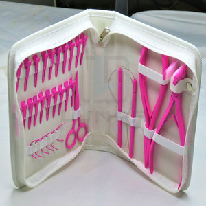 LUNAR ofrece un nuevo kit de herramientas para extensiones de cabello de fabricación en color rosa fuerte con accesorios personalizados - Product Image 5
