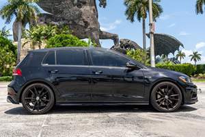 Volkswagen Golf R 2019 d'occasion en bon état, boîte manuelle 6 vitesses, transmission intégrale, moteur turbo 4 cylindres, modifications performance - Product Image 2