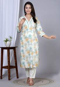 Ensemble Kurta droit en coton imprimé floral moutarde pour femmes avec col en V et manches 3/4, associé à un pantalon et un dupatta assortis - Product Image 6