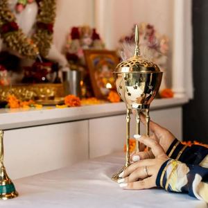 Quemador de incienso de latón de última colección de alta calidad, Metal pulido liso de la India para el hogar, Hotel, Festival, regalo decorativo, venta - Product Image 6