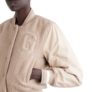 Chaqueta Universitaria Corta Personalizada de Alta Calidad para Mujer, Forro Acolchado, Chaqueta de Béisbol Universitaria de Lana Sherpa Gruesa y Cálida para Mujer - Product Image 1