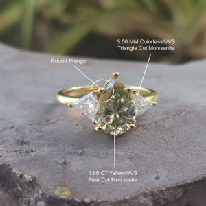 Nuevo Diamante de corte de pera colorido con anillos de tres piedras de compromiso de oro sólido de 10kt para mujer - Product Image 4