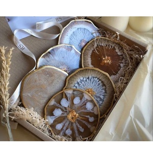 จานรองแก้วเรซินเคลือบสีทองพร้อมแผ่นรองแก้วสีทองแบบทำมือทันสมัยสำหรับใช้ในการดื่ม - Product Image 1