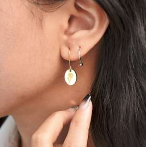 Boucles d'oreilles fleur de naissance Boucles d'oreilles chevalières florales personnalisées Boucles d'oreilles pendantes en argent sterling 925 plaqué or 14 carats cadeau - Product Image 5