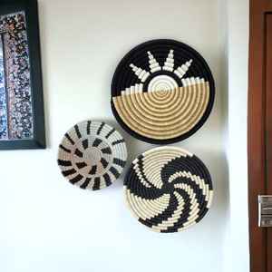 Cesta de pared bohemia de hierba Sabai natural ecológica hecha a mano, decoración colgante de pared de ratán y bambú para el hogar, precio a granel - Product Image 4