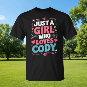 Semplicemente una ragazza che ama Cody, una t-shirt per fan di Cody o per partner di Cody - Product Image 3